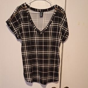 Evan Picone Black and White Plaid V-Neck Top